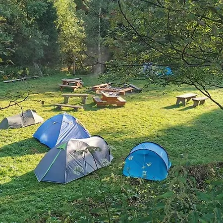 Campsite Pole Kempingowo Namiotowe Nieczynne *